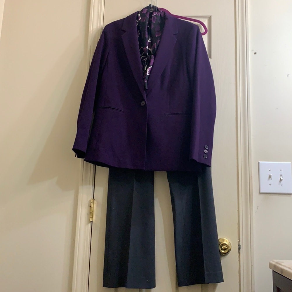 Nine West 3 Piece Pant Suit